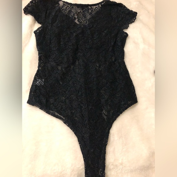 Haute Monde Lace Bodysuit - Picture 4 of 8